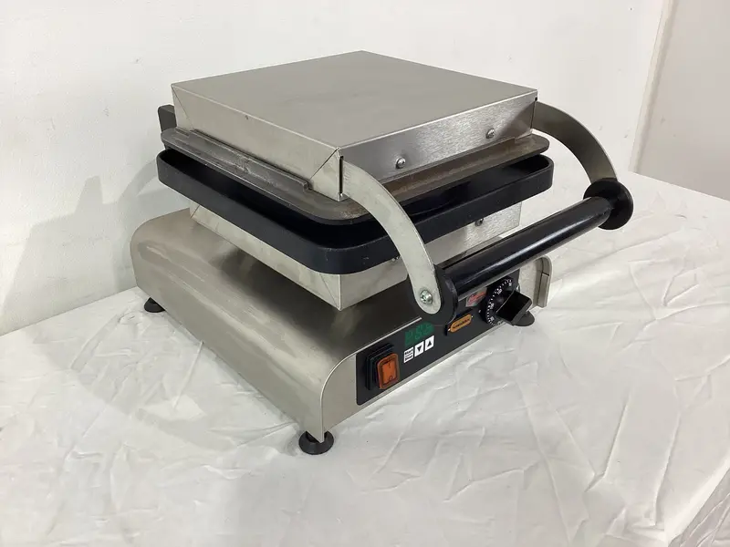 Neumarker 12-40718Dt Commercial Waffle Maker With Adjustable Temperature Control – Model 844340 1