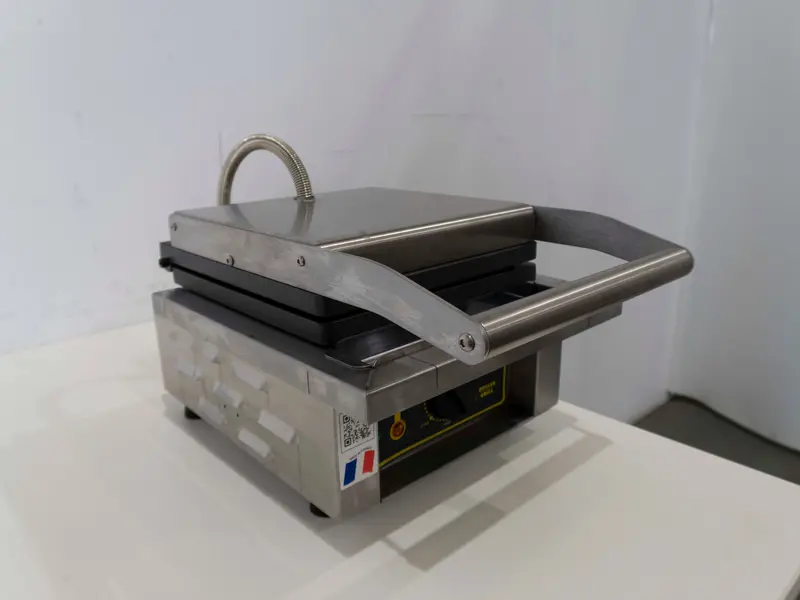 Roller Grill Ges-80B Professional Waffle Maker – Model 763053 1