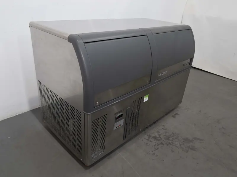 Scotsman Ecs 206 Water-Cooled Ice Machine – Energy-Efficient Cubed Ice Production 1
