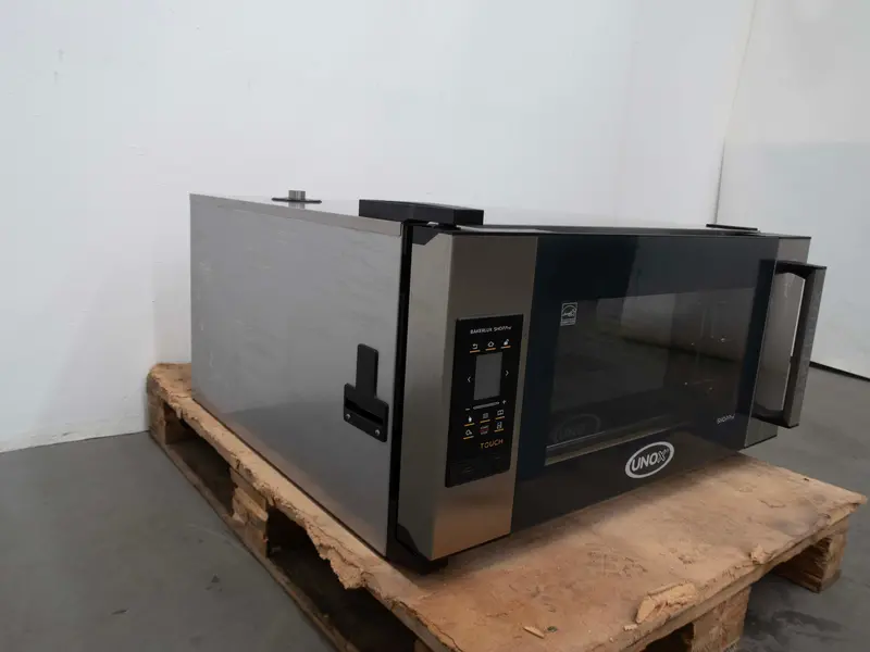 Unox Xeft-03Eu-Etrv Three-Tray Convection Oven – Touchscreen-Controlled Thermal Recovery Oven 1