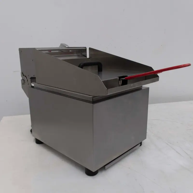 Woodson W.Frs80 Freestanding Deep Fryer – 80-Liter Commercial Fryer With Filtration System (Model 805479) 1